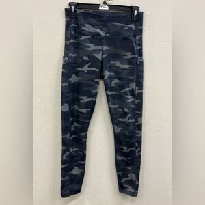 Athleta ultimate stash pocket camouflage 7/8 tight size small #743